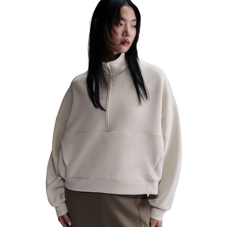 Blusão Nike 24.7 ImpossiblySoft Dri-Fit Oversized Feminino - Bege