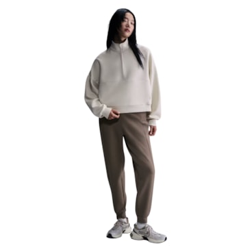Blusão Nike 24.7 ImpossiblySoft Dri-Fit Oversized Feminino - Bege