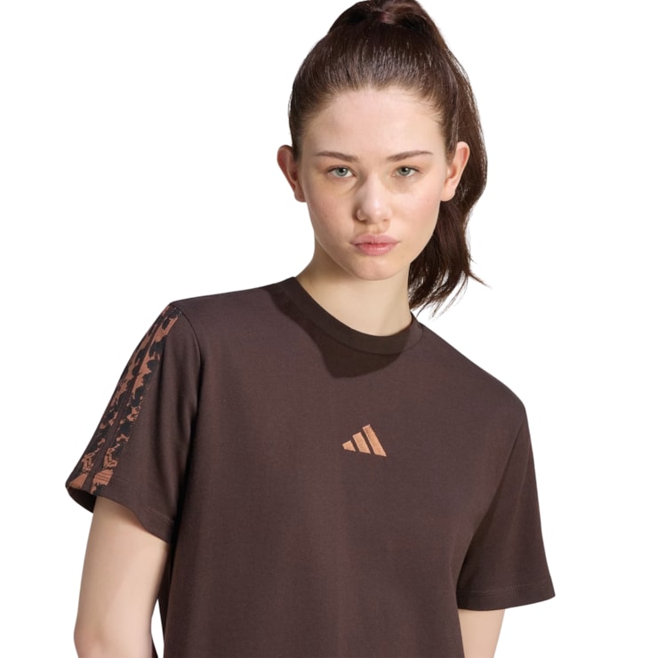 Camiseta Adidas Estampa Animal Seasonal Essentials Feminina