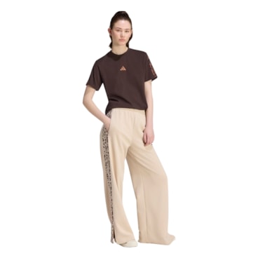 Camiseta Adidas Estampa Animal Seasonal Essentials Feminina
