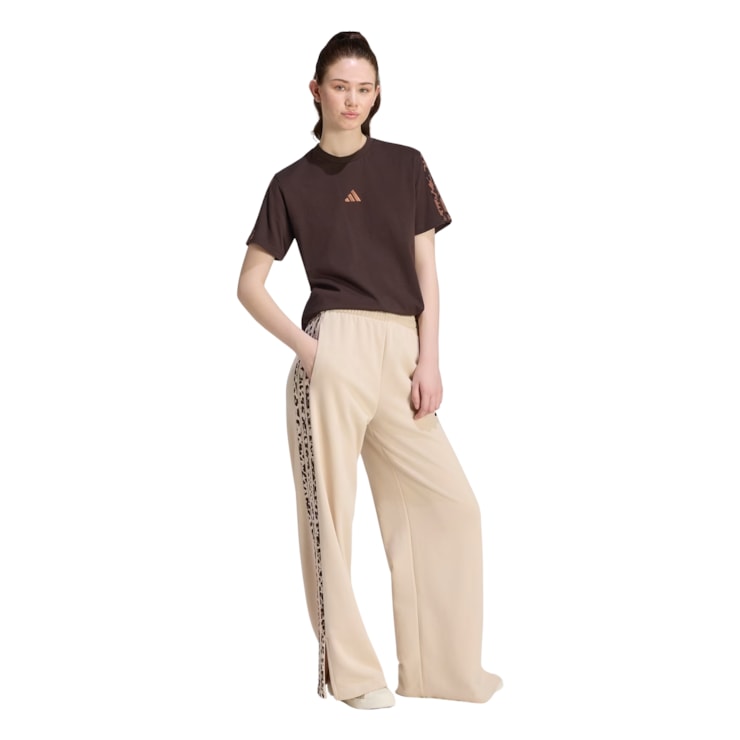 Camiseta Adidas Estampa Animal Seasonal Essentials Feminina