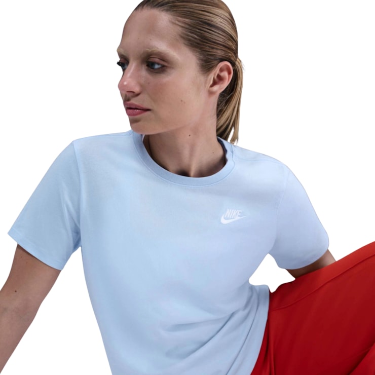 Camiseta Nike Sportswear Club Essentials Feminina - Azul