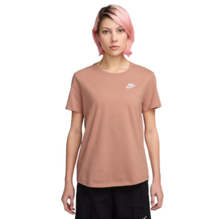 Camiseta Nike Sportswear Club Essentials Feminina - Rosa