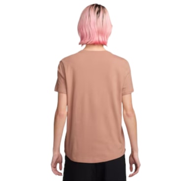 Camiseta Nike Sportswear Club Essentials Feminina - Rosa