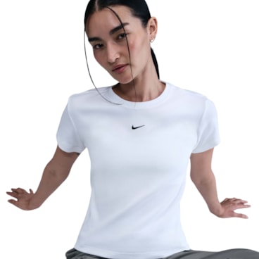 Camiseta Nike Sportswear Feminina - Branca