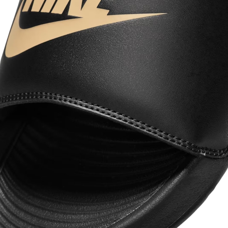 Chinelo Nike Slide Victori One Masculino - Preto/Dourado