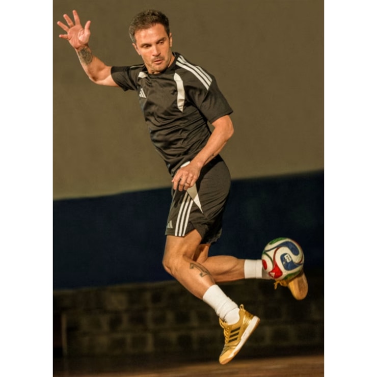 Chuteira Futsal Adidas Quadra F12 Masculina - Dourada