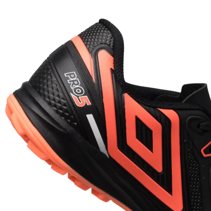Chuteira Society Umbro Pro 5 Jr Infantil - Preta/Coral