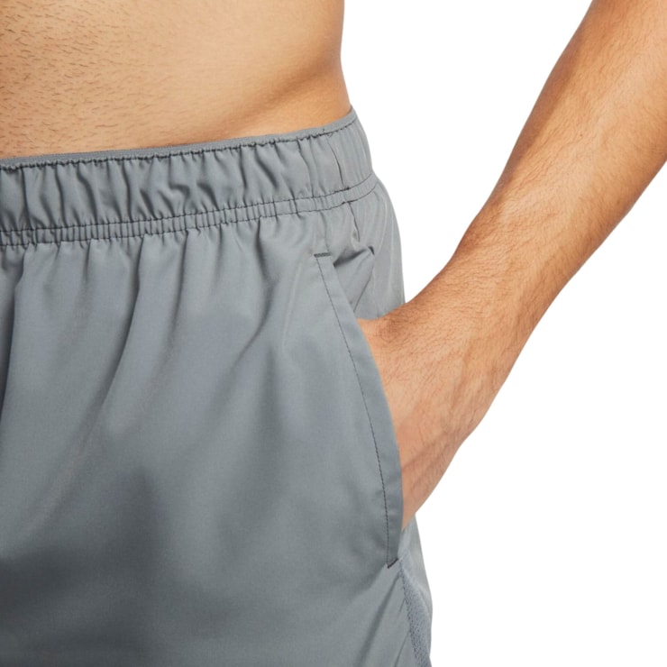 Short Nike Challenger 7 Masculino - Cinza