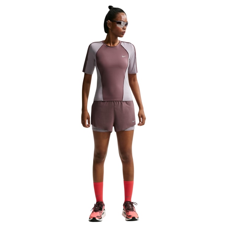 Shorts Nike Dri-Fit Swift 2 In 1 Feminino - Bordô