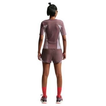 Shorts Nike Dri-Fit Swift 2 In 1 Feminino - Bordô